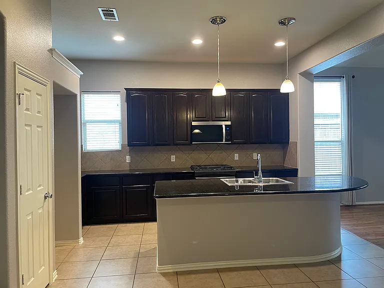 660 Payton Way — Photo 12