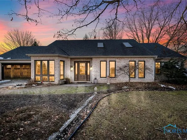 207 Lakeview Dr, Bryan, OH 43506