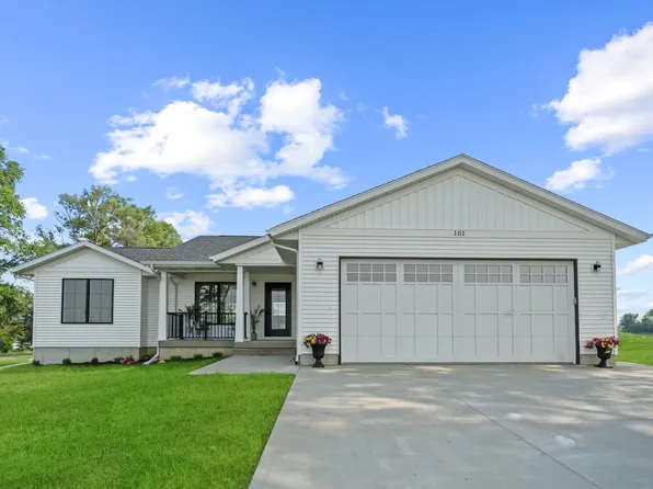 101 275th St, Winthrop, IA 50682
