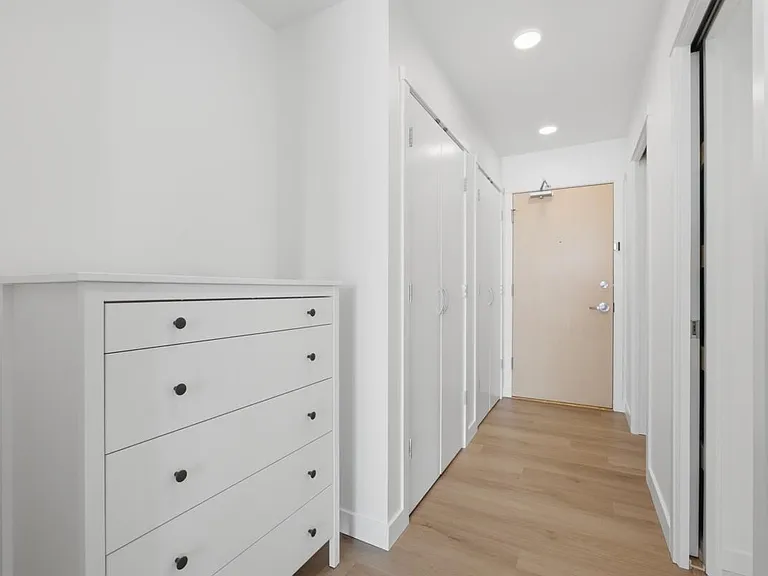 969 Richards St #1402 — Photo 17