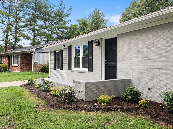 4th image of 160 Martindale Dr