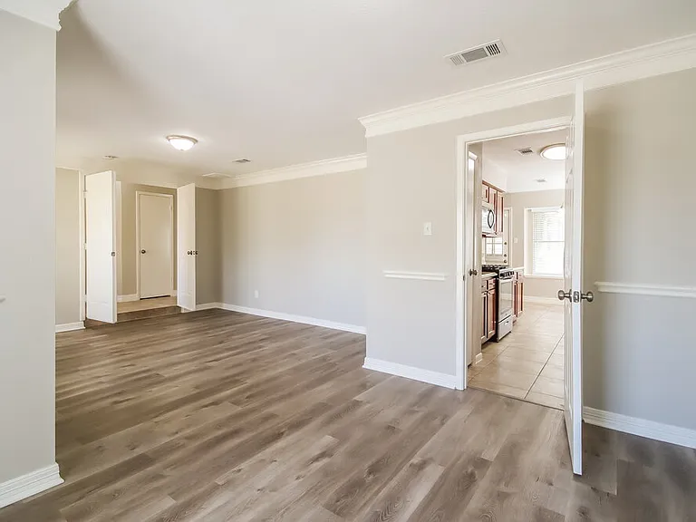 1235 Park Ln — Photo 4