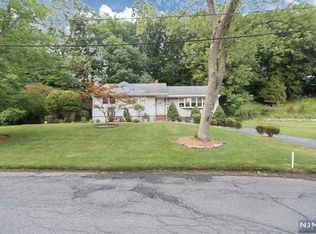 3 Rock Ct, Park Ridge, NJ 07656