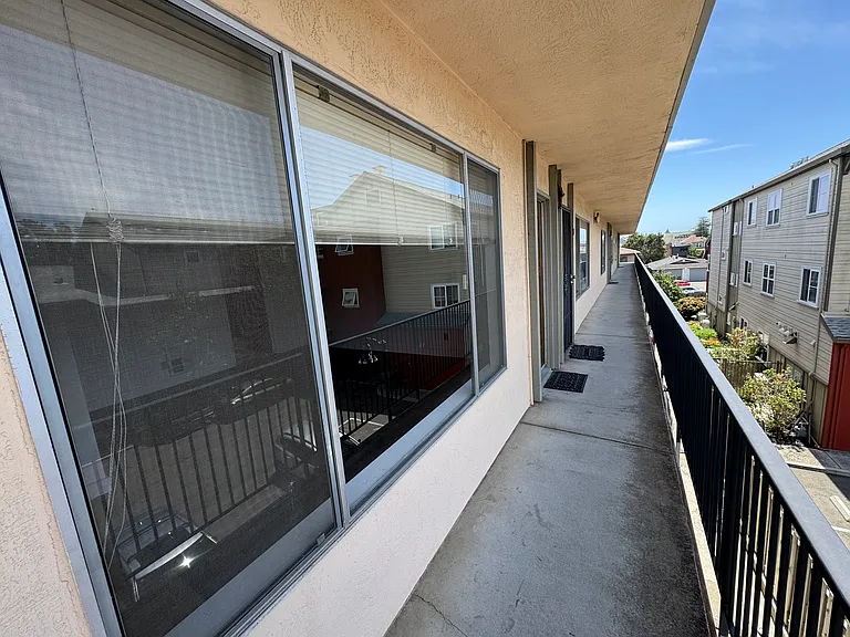 2220 Lincoln Ave #F — Photo 2