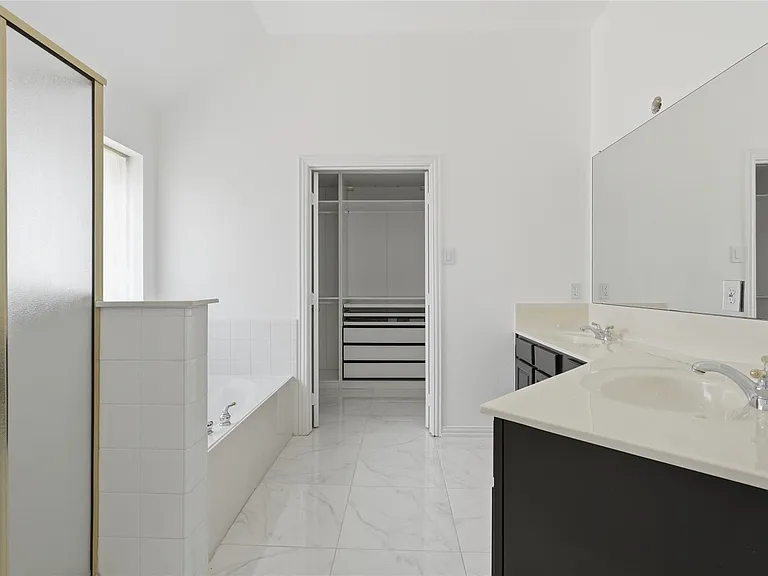 5001 Spicewood Dr — Photo 11