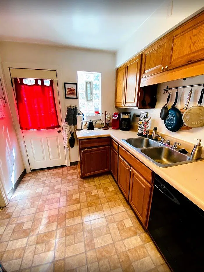 3 bed, 1200 sqft, $1,275 — Photo 3