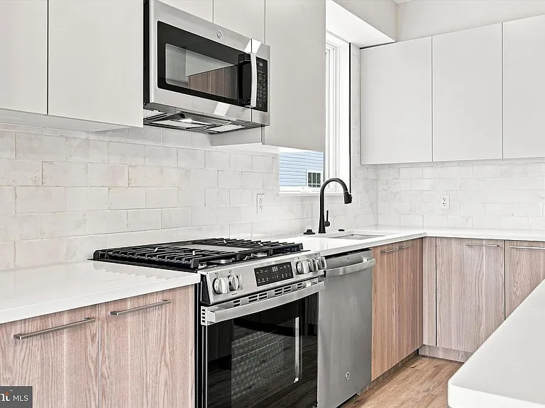 13 S Academy St #D — Photo 6