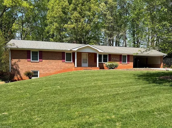 5855 Woodsway Dr, Pfafftown, NC 27040