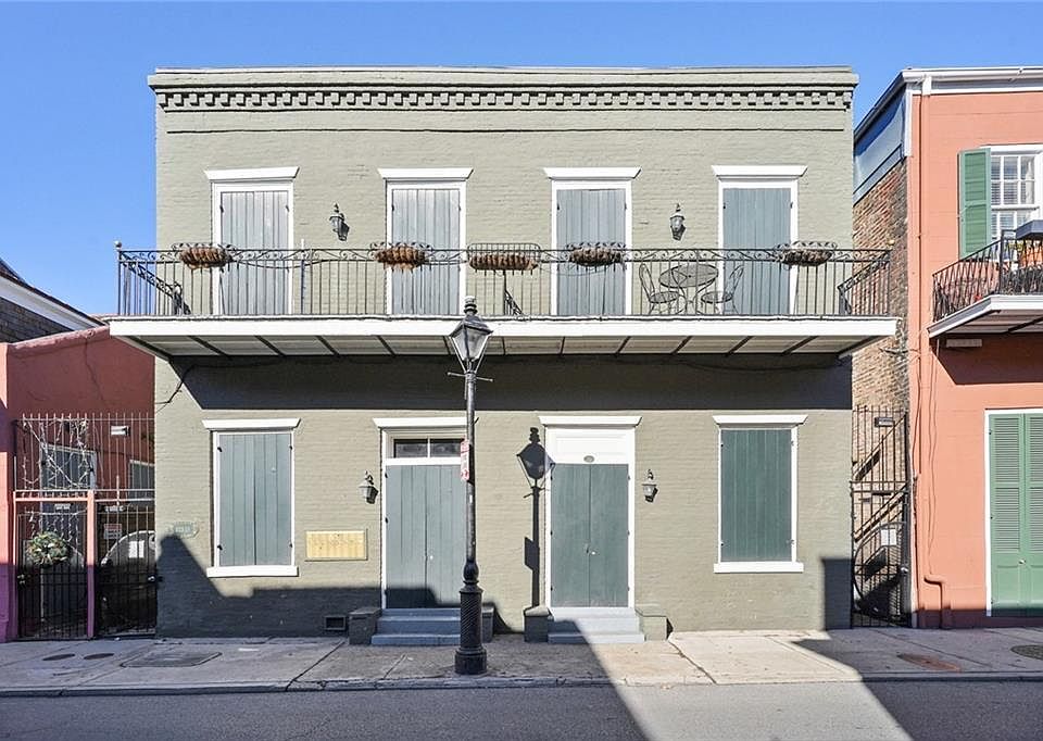 1st image of 433 Burgundy St #8