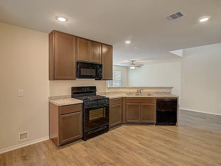 14616 Wheeler Dr — Photo 5