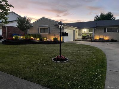 27126 Rochelle St, Dearborn Heights, MI, 48127