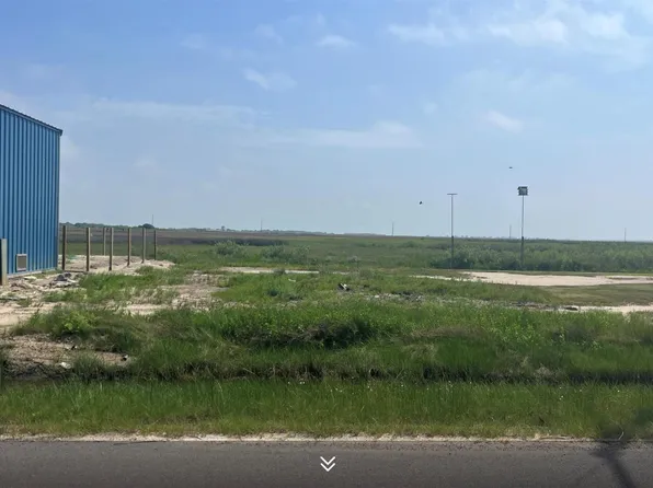 1240 E Canal Dr, Pt Bolivar, TX 77650