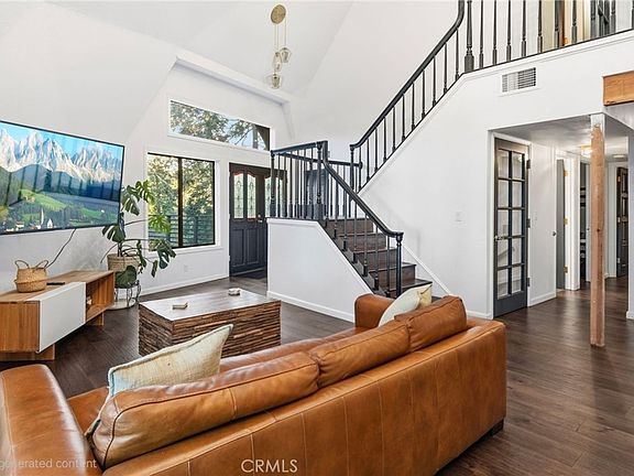3rd image of 1349 Valley View Way
