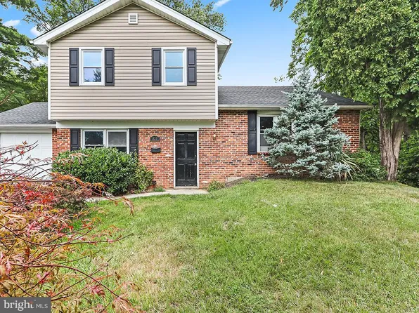 821 Sweetbriar Dr, Warminster, PA 18974