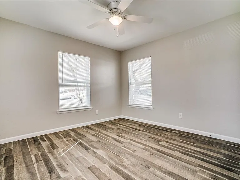 3558 Park Ln — Photo 11