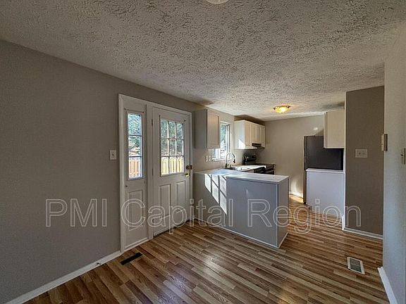 3rd image of 8 McDonald Chapel Ct