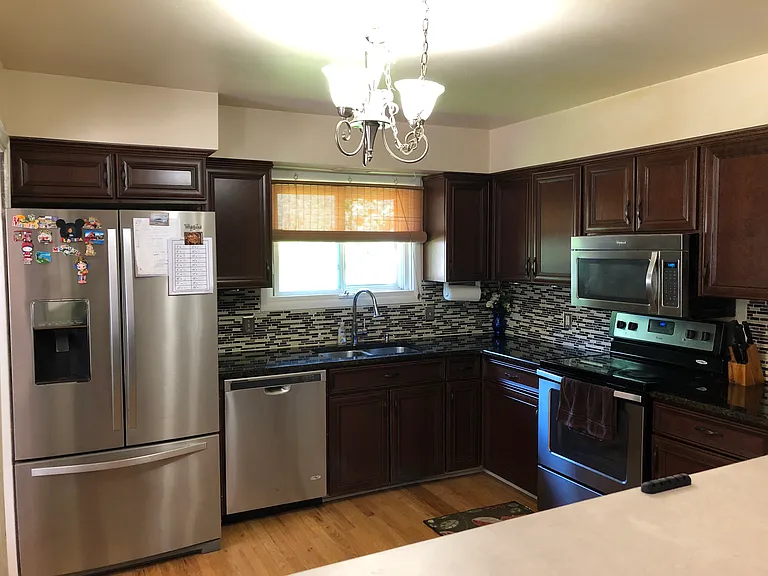121 Scottsdale Dr — Photo 4