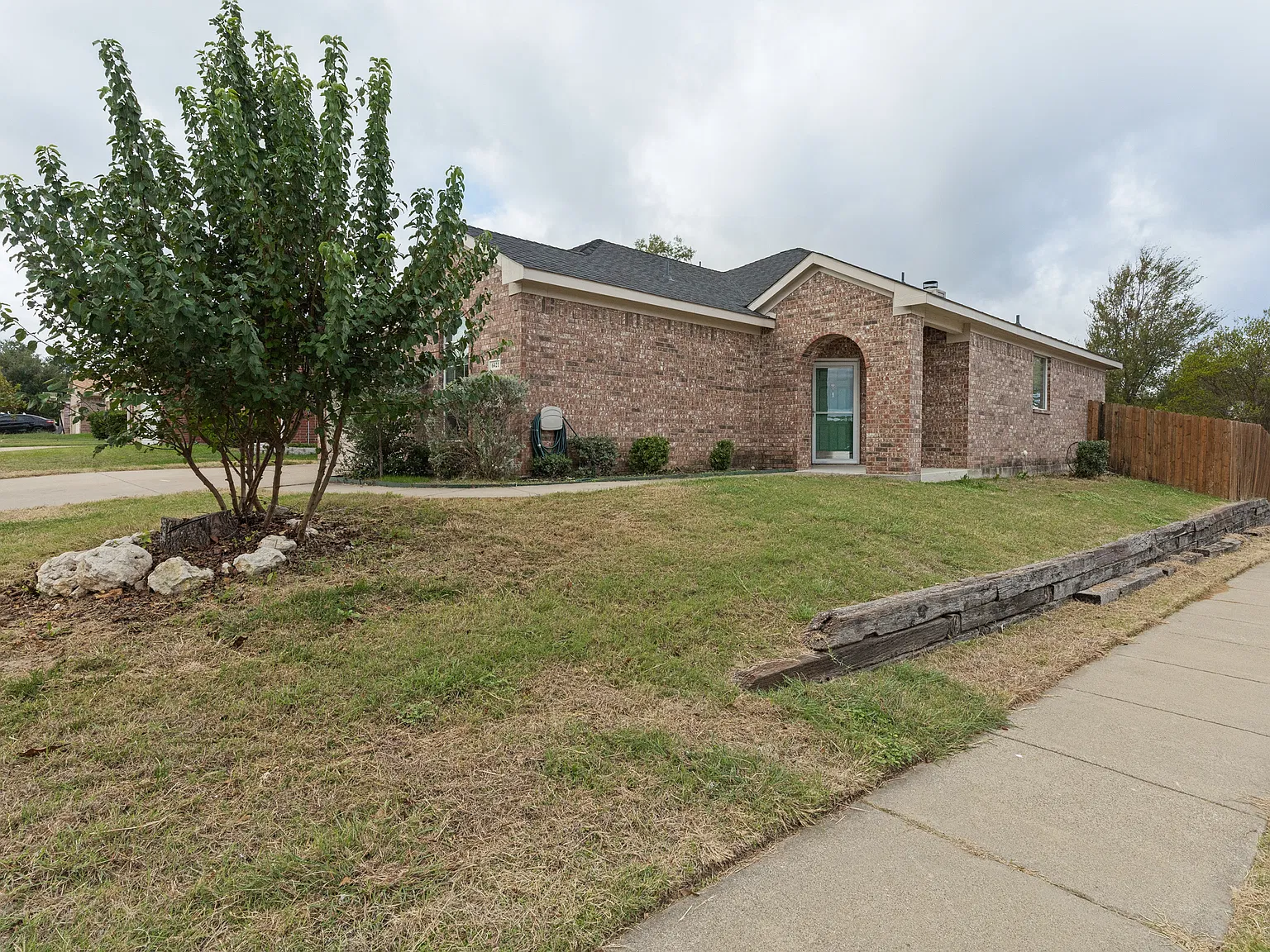 3 bed, 1582 sqft, $1,950 — Photo 4