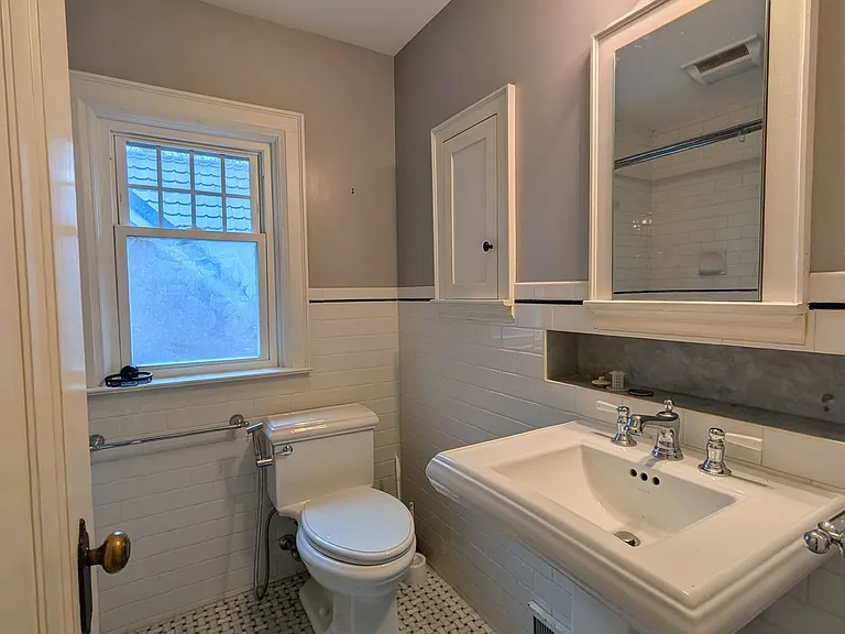 1001 Maitland St — Photo 20