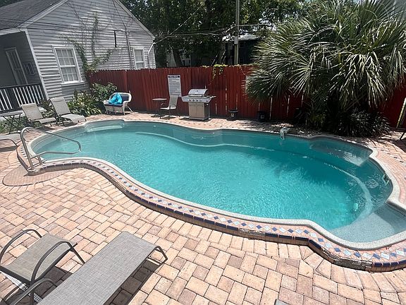 4th image of 528 E Gwinnett Ln #528