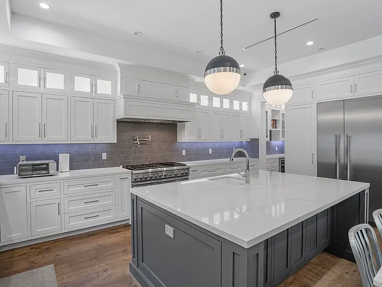 4435 Stansbury Ave — Photo 10