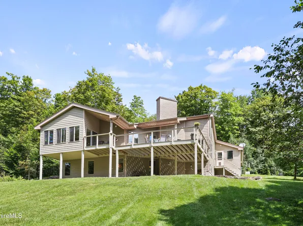 140 Leland Rd, Becket, MA 01223