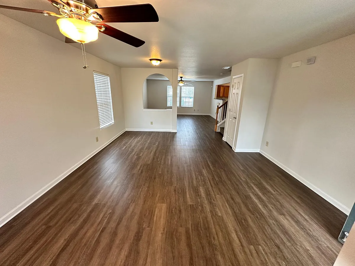 Entry into the family room looking into the dining room - 212 Elaine Ct