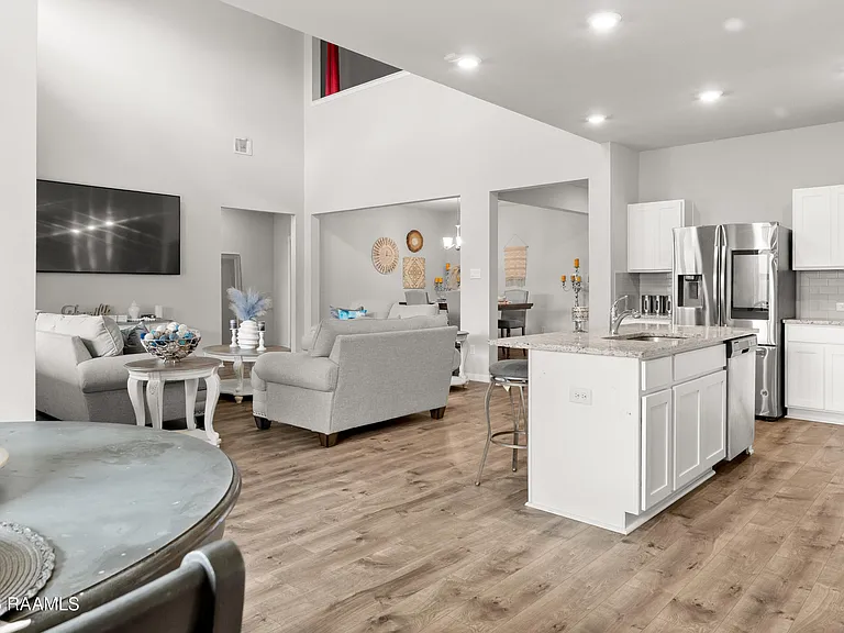 203 S Lakepointe Dr — Photo 8