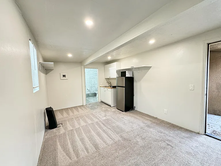2065 1/2 Whitfield Way #C — Photo 7