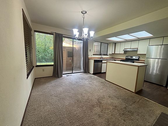 5th image of 835 NW Huckle Dr Unit A