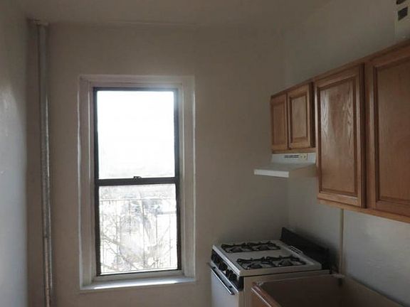 5th image of 241 Sherman Ave APT 35B