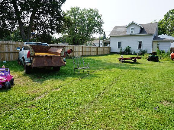 3rd image of 803 Cypress St