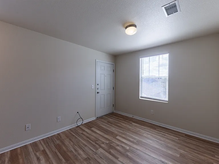 336 Perry St — Photo 2