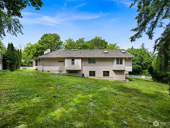 5th image of 208 Hawthorn Road