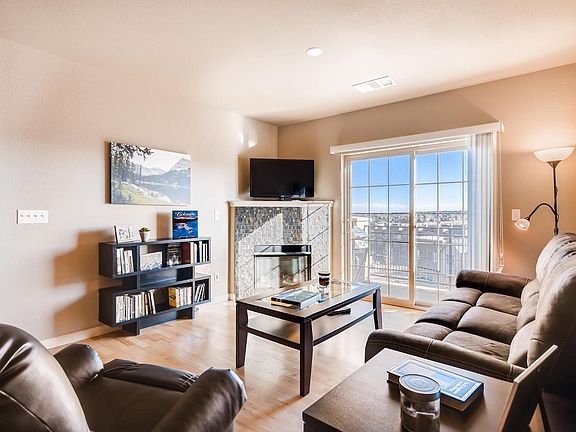 5th image of 725 Elmhurst Dr #409