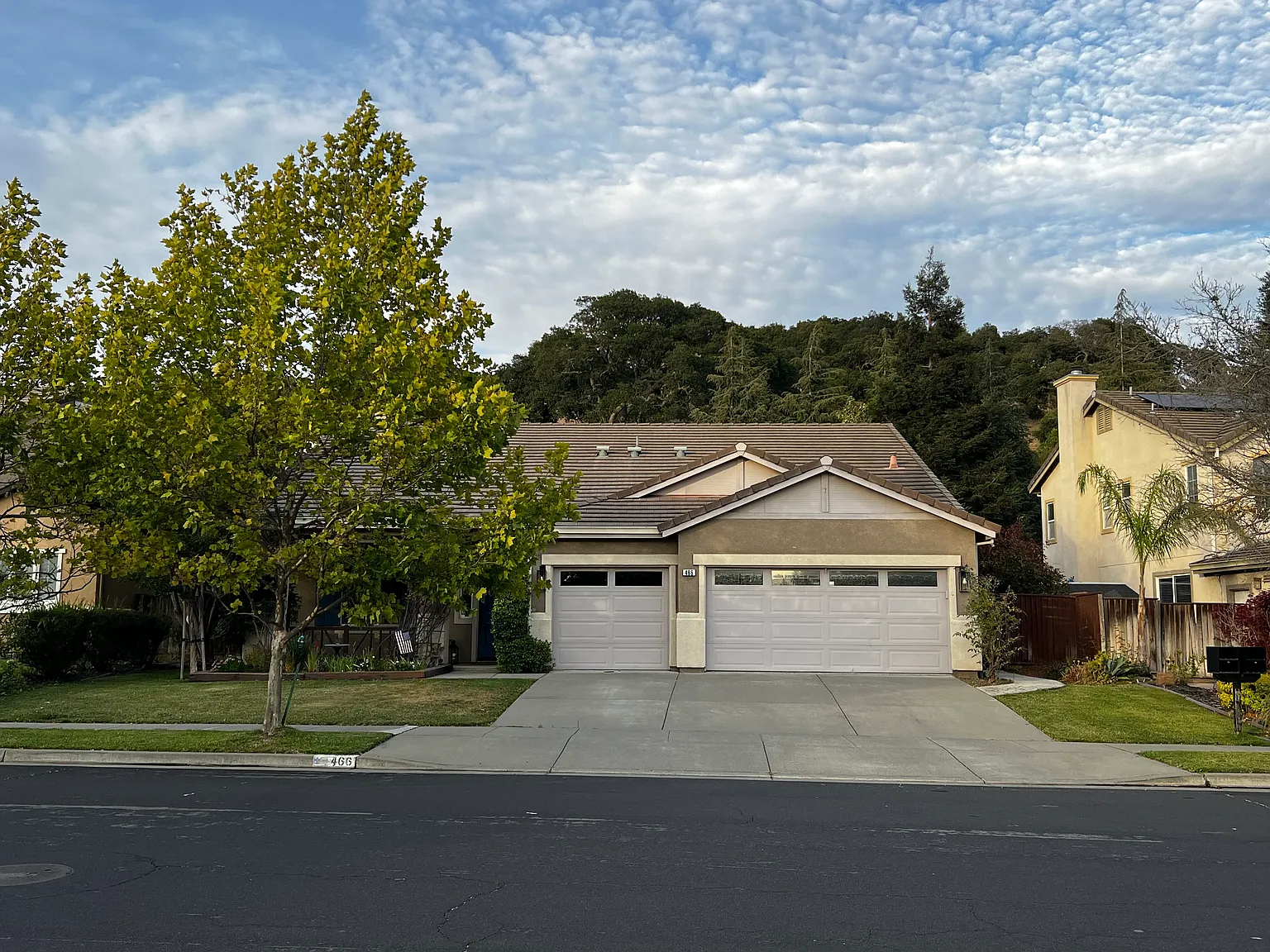 466 Mountain Meadows Dr — Photo 3