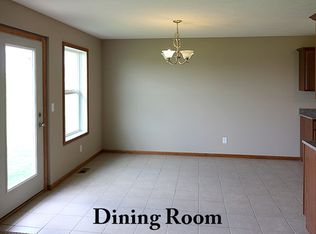 7216 Pleasant View Dr, Machesney Park, IL 61115