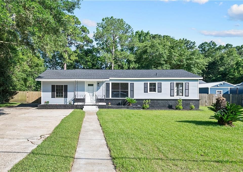 1st image of 2467 Robin Hood Dr