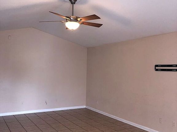 5th image of 4527 Deslin Dr