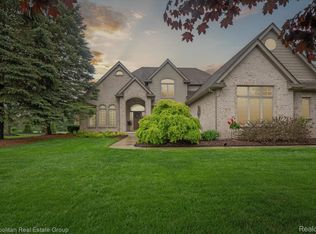 921 Gleneagles, Highland, MI 48357