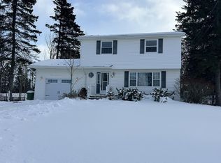 26 Oakwood Dr, Colchester, NS B6L 1N4