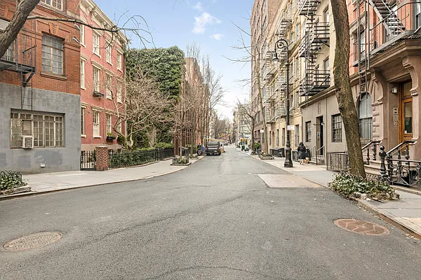 Sold by Compass | media 17