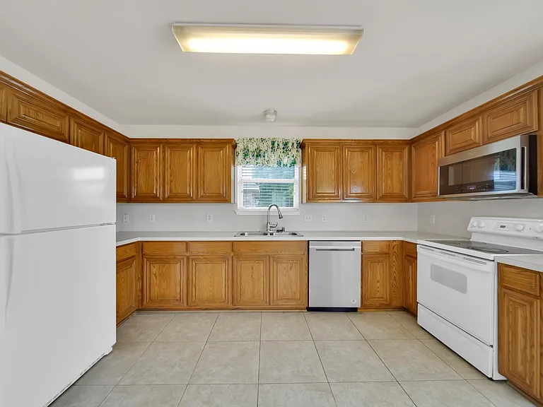 4221 Fiste — Photo 9