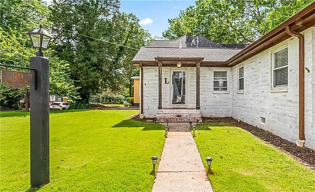 1 bed, 1.0 bath, 1228 sqft, $1,400 — Photo 2