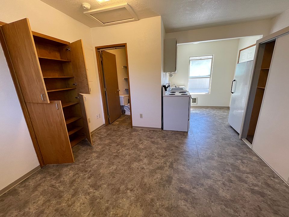 1st image of 1012 N Maple St APT E