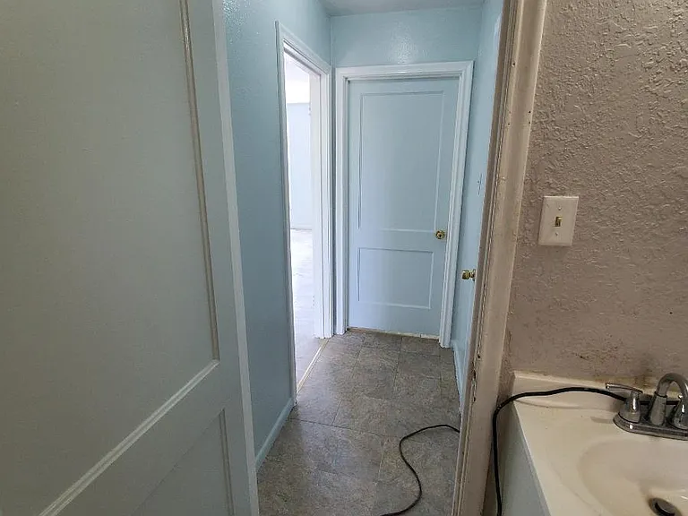 646 Glazebrook St #4 — Photo 3