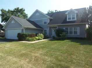 295 Evergreen Dr, Vernon Hills, IL