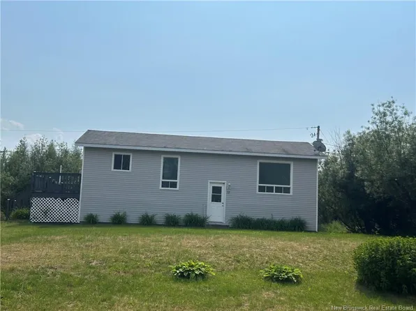 17 Poirier, Bathurst, NB E8L 1V5