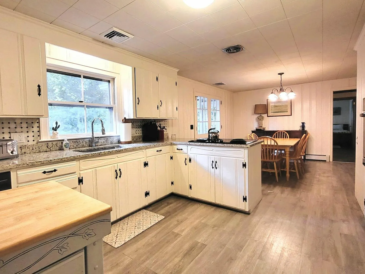 3 bed, 1.5 bath, 1252 sqft, $2,450 — Photo 2