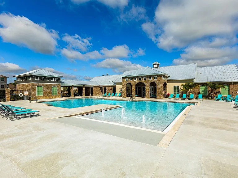 Lakeland Grand — Photo 11